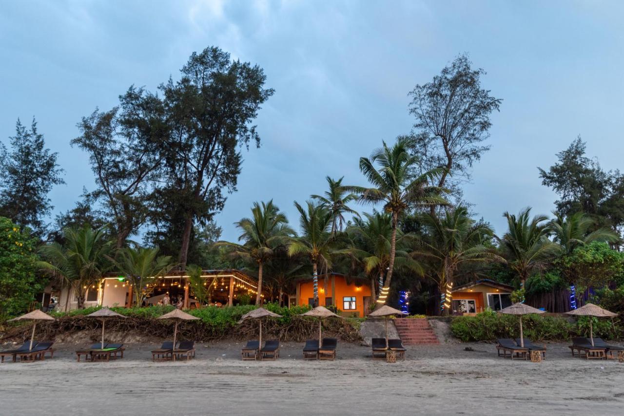 Amadi Beach Front Resort Мандрем Экстерьер фото