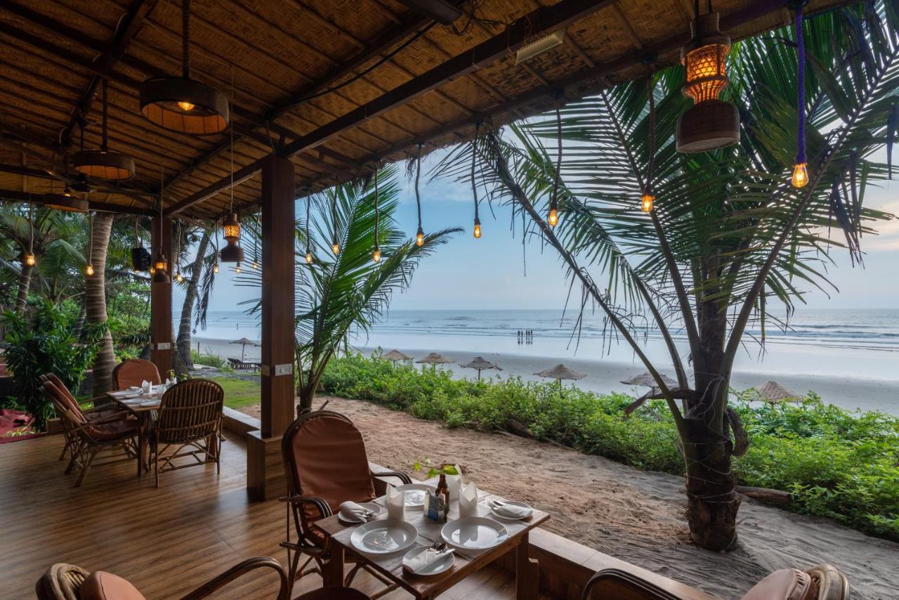 Amadi Beach Front Resort Мандрем Экстерьер фото