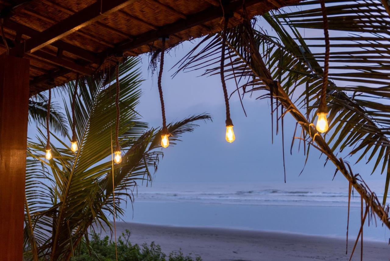 Amadi Beach Front Resort Мандрем Экстерьер фото