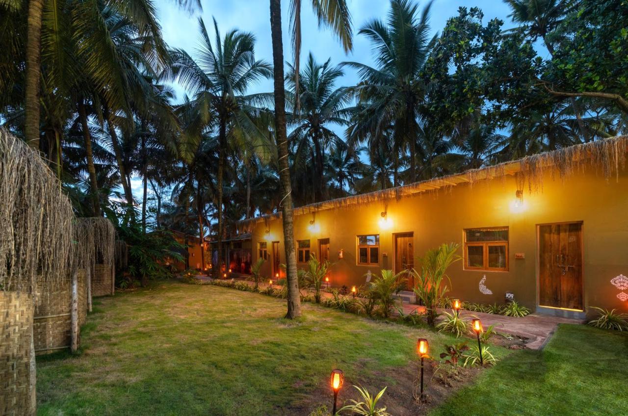 Amadi Beach Front Resort Мандрем Экстерьер фото