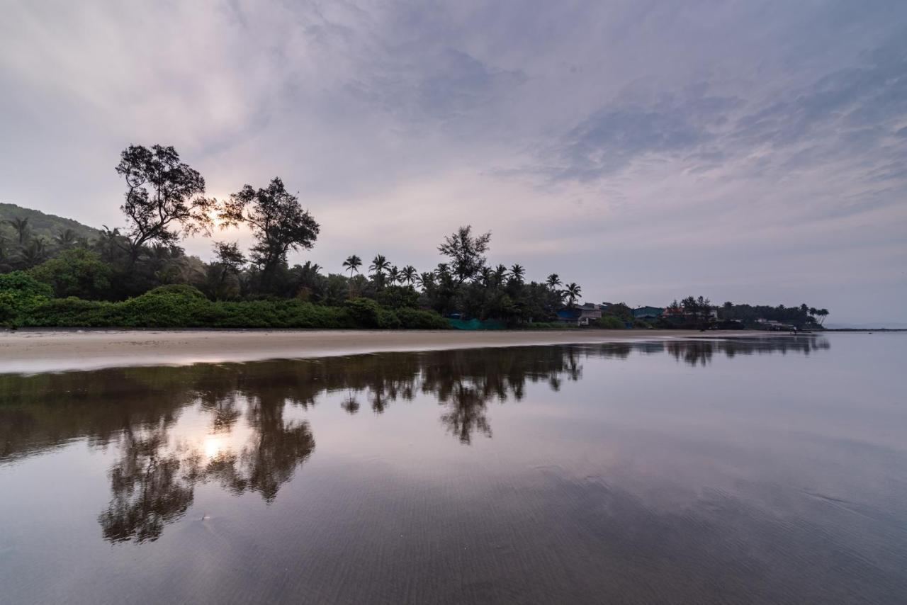 Amadi Beach Front Resort Мандрем Экстерьер фото