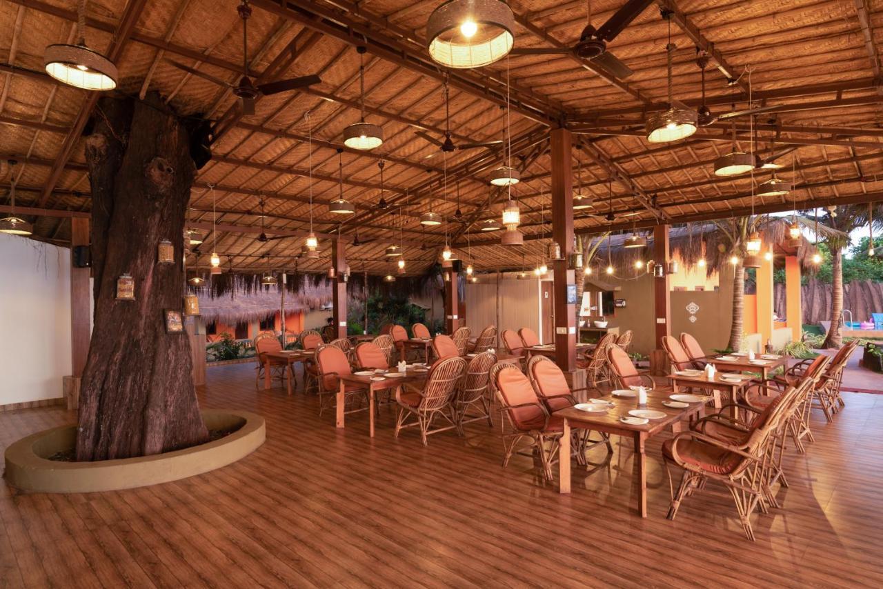 Amadi Beach Front Resort Мандрем Экстерьер фото