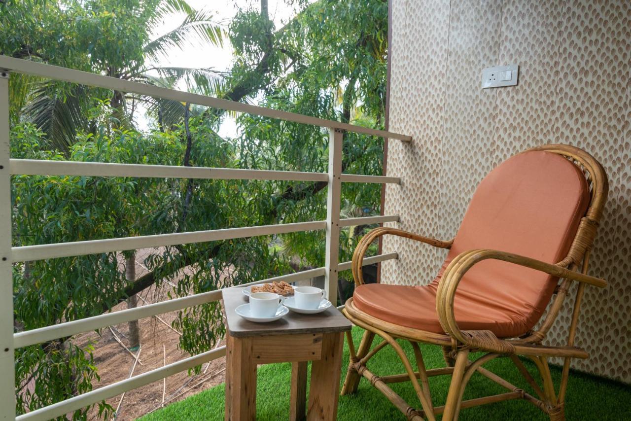 Amadi Beach Front Resort Мандрем Экстерьер фото