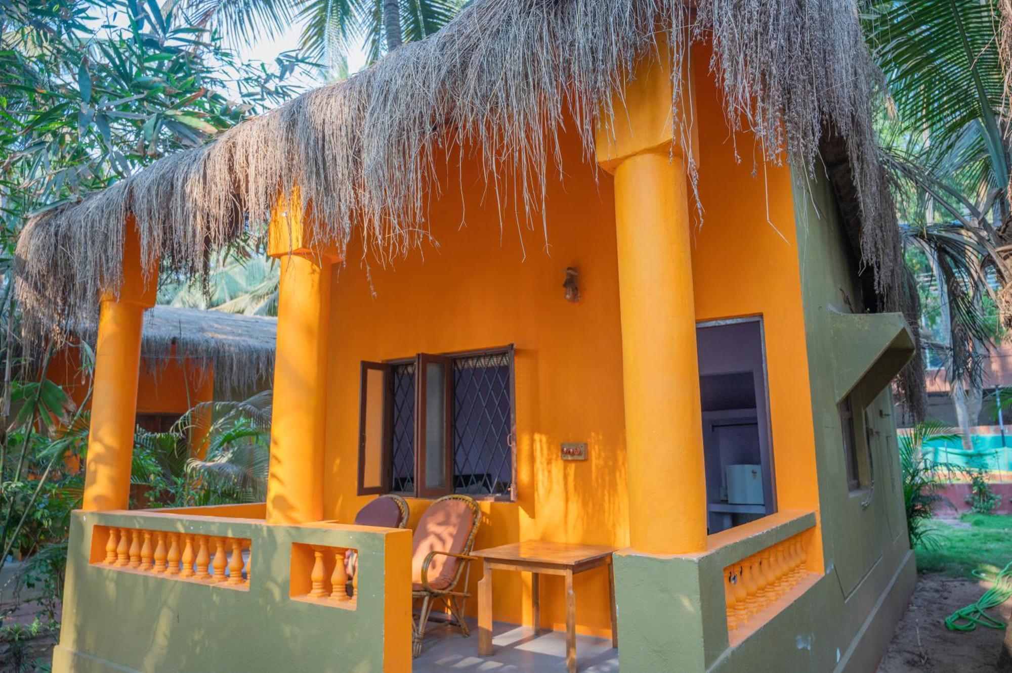 Amadi Beach Front Resort Мандрем Экстерьер фото