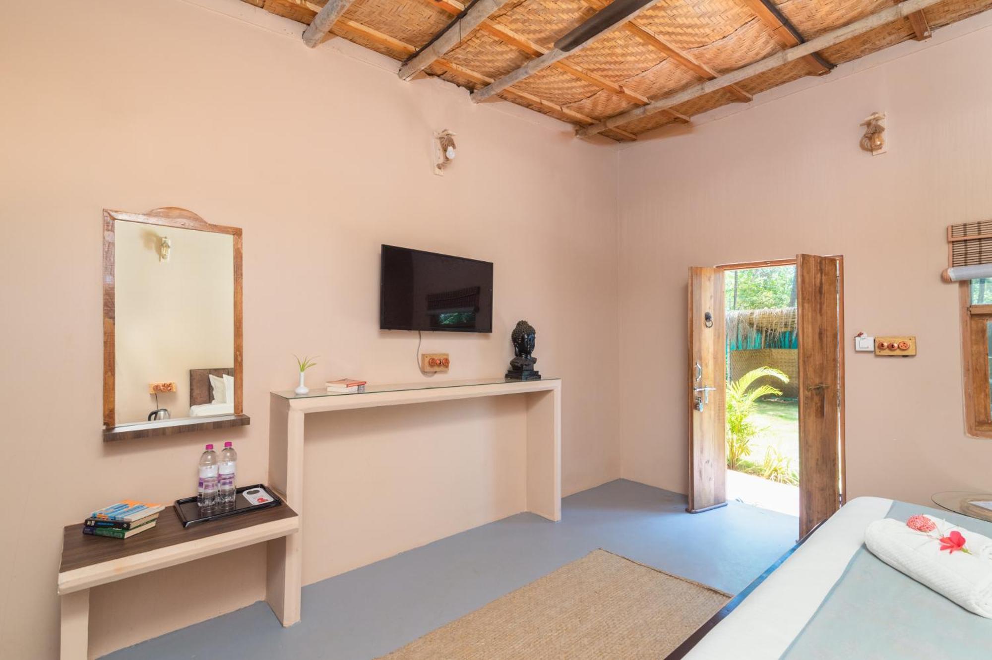 Amadi Beach Front Resort Мандрем Номер фото